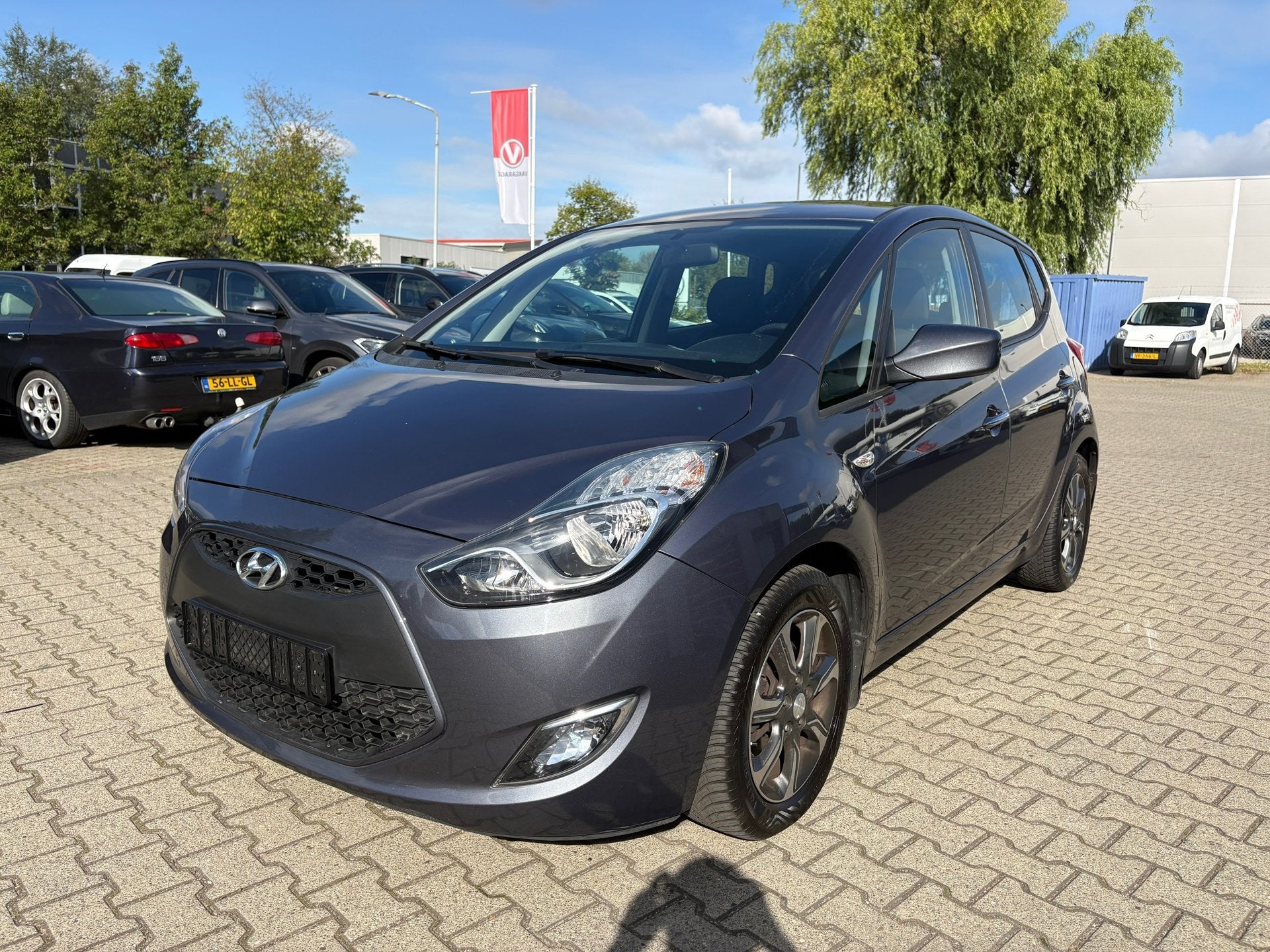 Hyundai Ix20 1.6i Automaat (BOVAG/RIJKLAARPRÏJS), Auto's, Automaat, 12 maanden, Gebruikt, Zwart