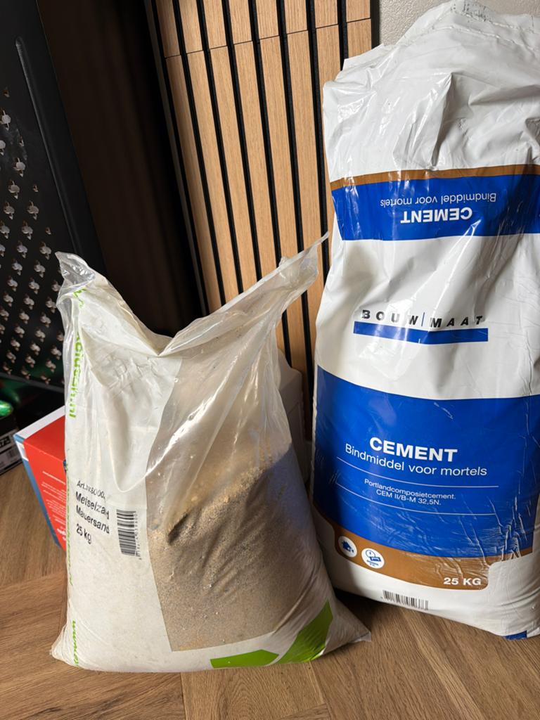 Cement en Metselzand 25 kg - Bouwmaat, Tuin en Terras, Ophalen of Verzenden, Zo goed als nieuw, Voegzand