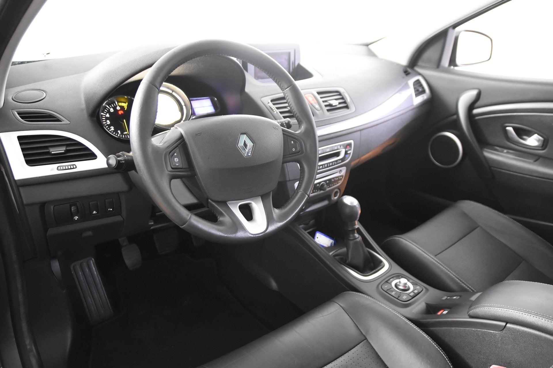 Renault Mégane Estate 1.4 TCe Privilége *Leer*Panoramadak*, Auto's, Renault, Voorwielaandrijving, 15 km/l, Gebruikt, Zwart