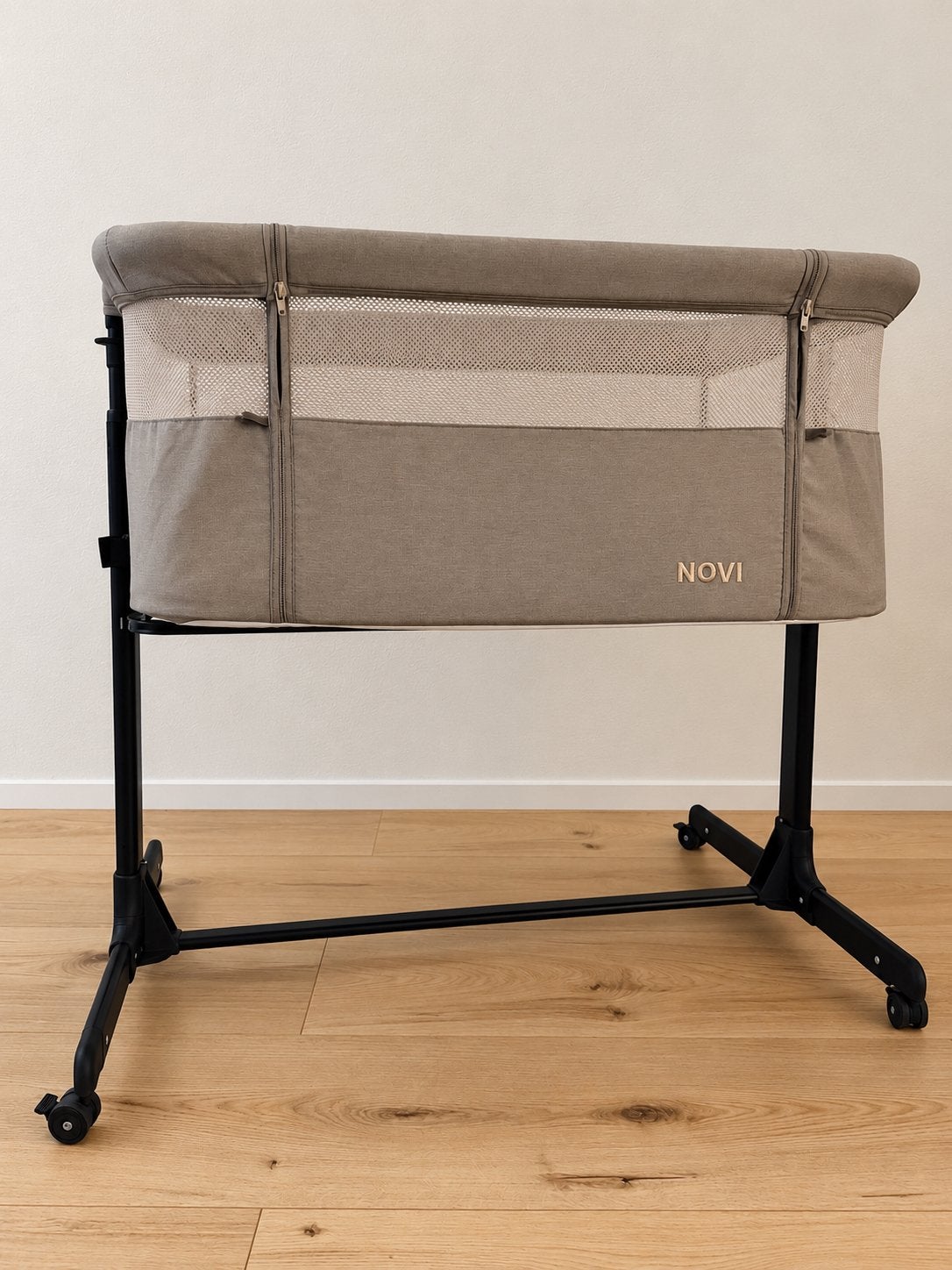 Novi Amy Air+ co-sleeper - Taupe/Sand Melange, Kinderen en Baby's, Ophalen, Zo goed als nieuw, Wieg
