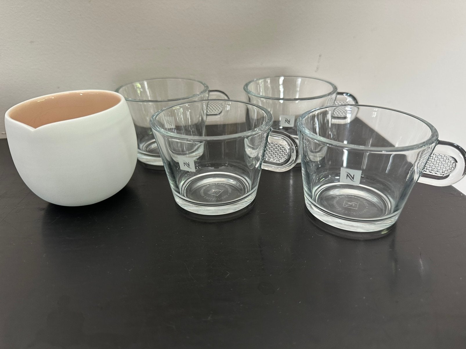 Te koop. Cappucinno glazen 4 x en 1 kopje Nespresso, Ophalen of Verzenden, Zo goed als nieuw, Overige typen
