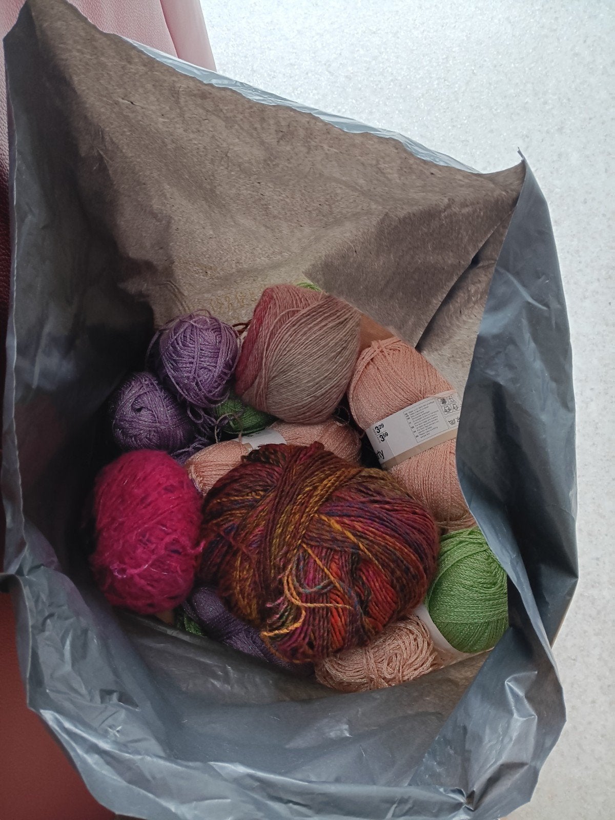 Verschillende bollen wol, Ophalen, Breien of Haken, Wol of Garen