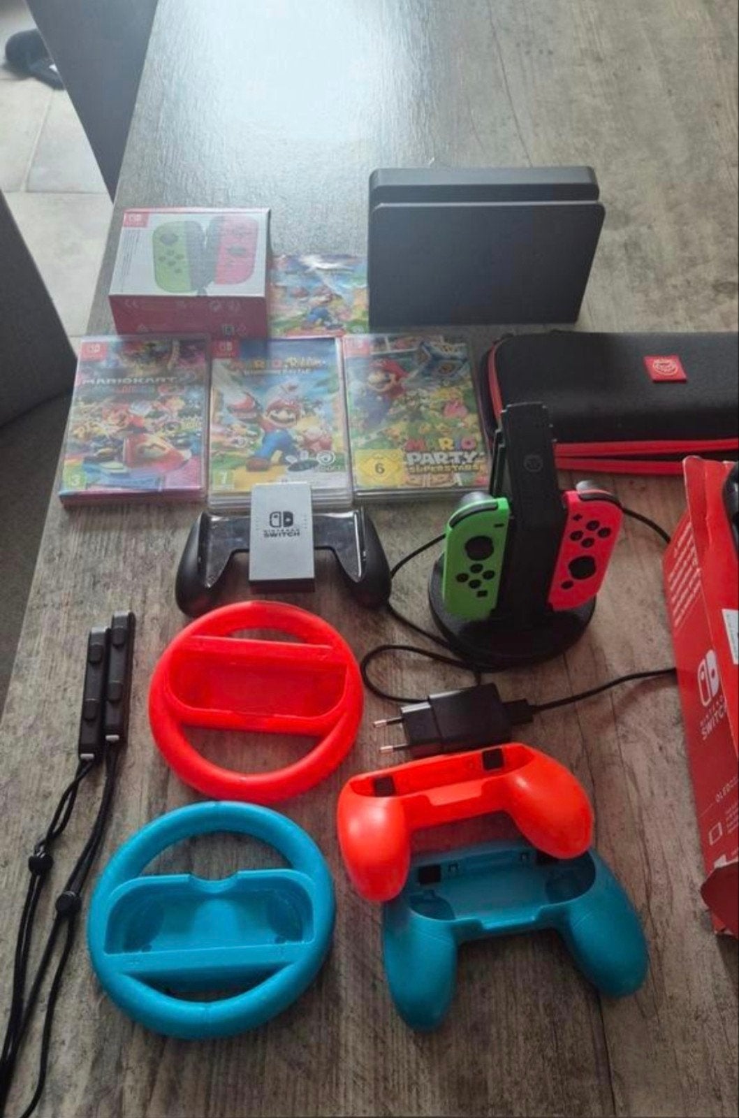 Nintendo Switch, Spelcomputers en Games, Spelcomputers | Nintendo Switch, Zo goed als nieuw, Switch Original, Met 3 controllers of meer