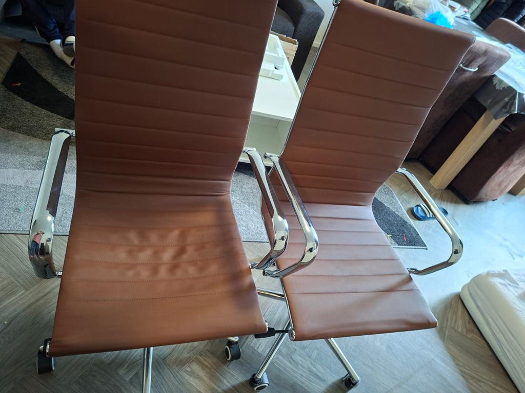 2 Stoelen voor kantoor, Ophalen