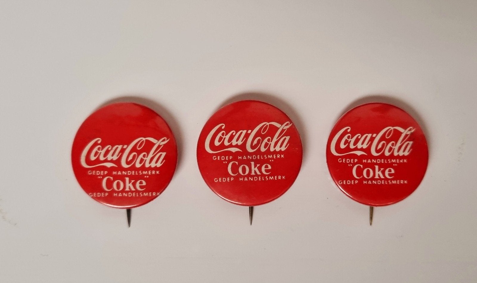 Vintage, originele Coca-Cola speldjes / buttons, Verzamelen, Speldjes, Pins en Buttons, Ophalen of Verzenden, Zo goed als nieuw