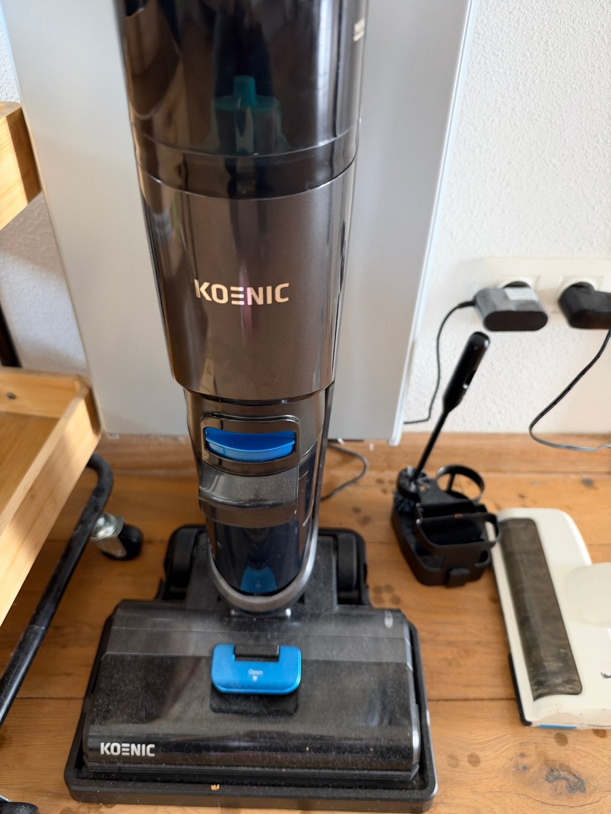 Koenic Vloerreiniger - Nog geen jaar oud, Witgoed en Apparatuur, Ophalen, Overige merken, Draadloos, Zo goed als nieuw