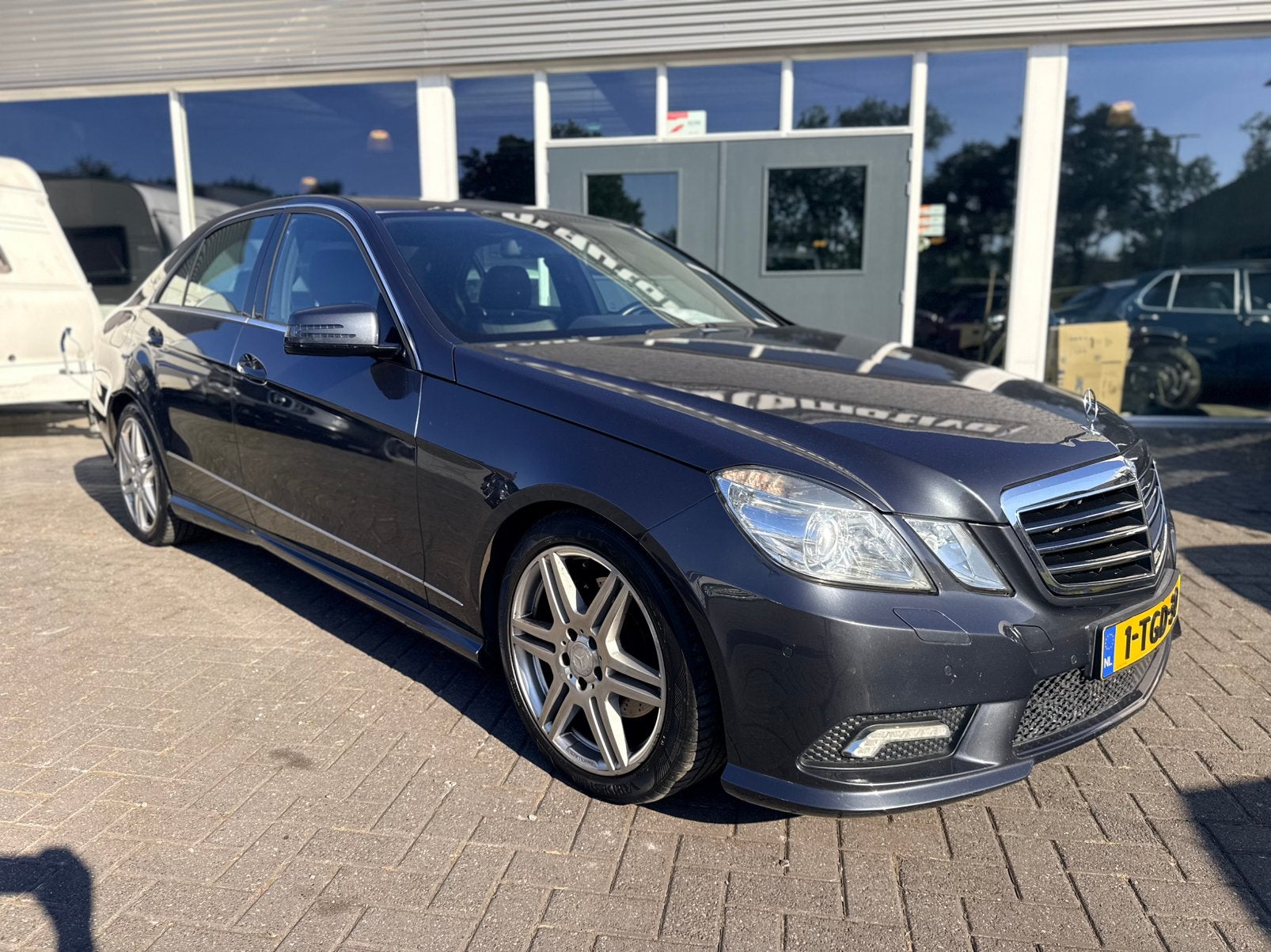 Mercedes-Benz E-Klasse E350 AUT|Avantgarde||AMG PAKKET|, Auto's, Automaat, Achterwielaandrijving, Zwart, 2000 kg