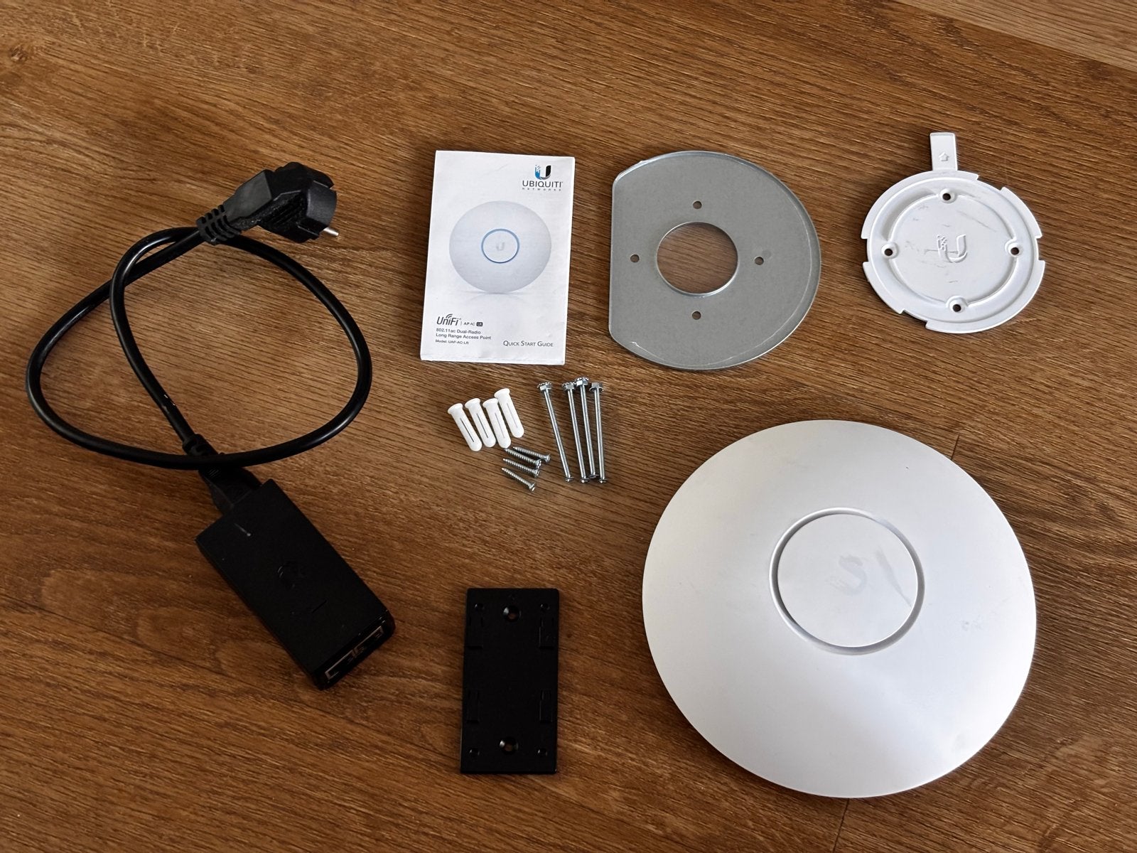 UniFi AP AC LR met PoE en complete montagekit, Ophalen of Verzenden, Gebruikt, Router