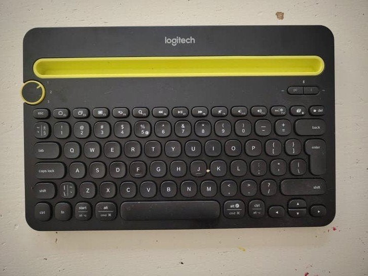 Logitech K480 Bluetooth Multi-Device Toetsenbord Qwerty, Gebruikt, Ophalen of Verzenden, Draadloos, Qwerty