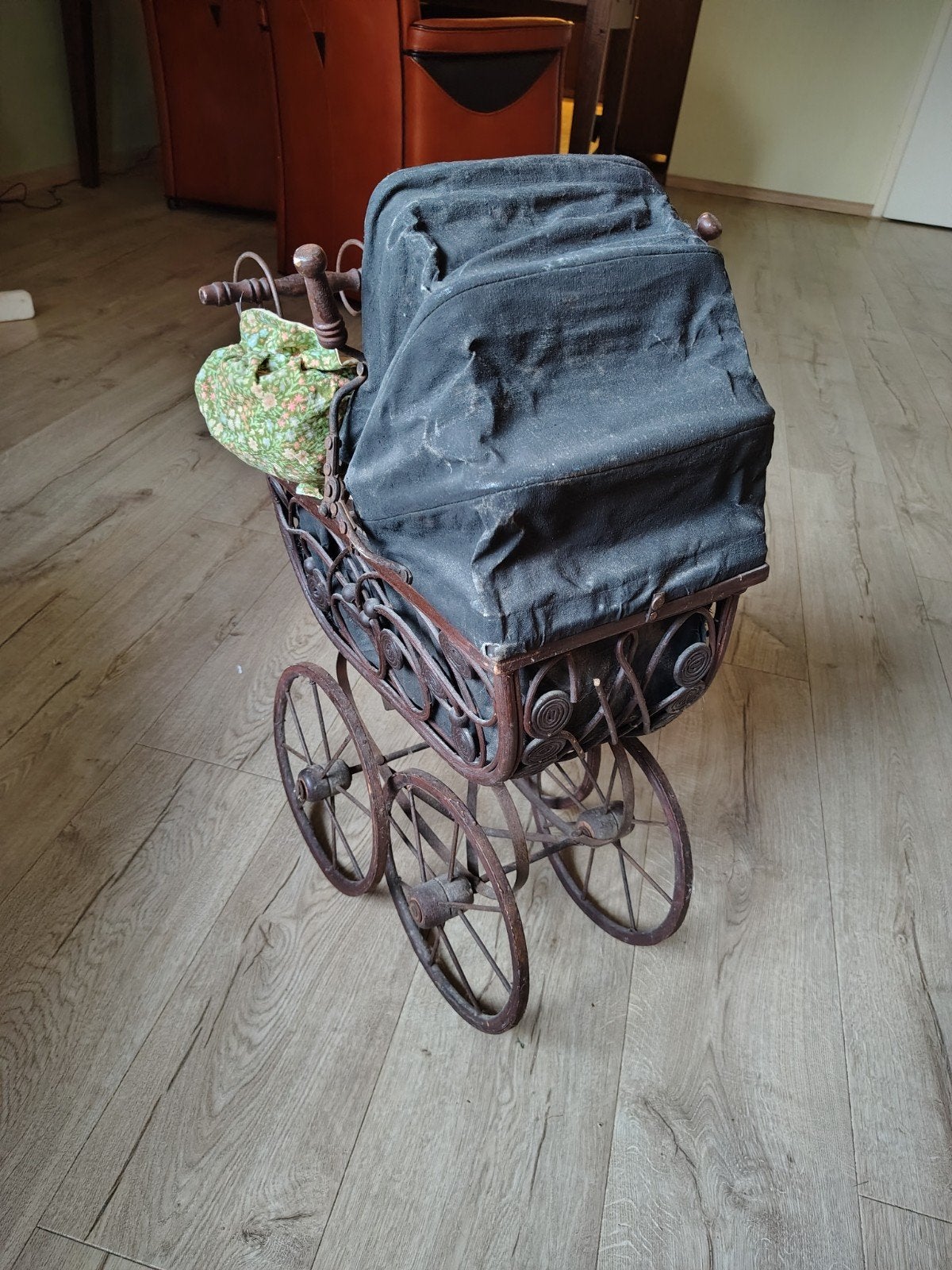 Antieke poppenwagen met of zonder twee stoffen poppen, Verzamelen, Ophalen, Gebruikt, Pop
