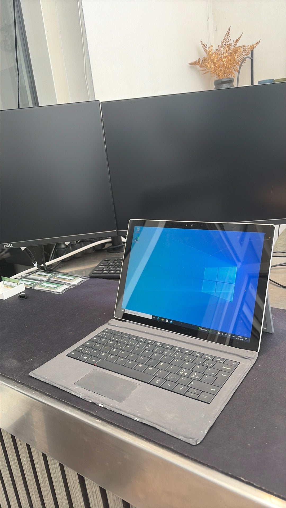 Microsoft Surface Pro 4 – i5 / 4GB RAM –Inclusief Type Cover, Ophalen of Verzenden, Zo goed als nieuw, 10 inch