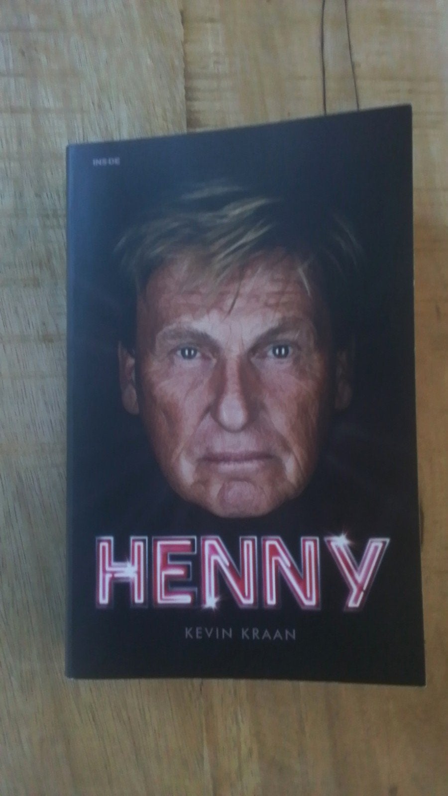 Henny, Ophalen
