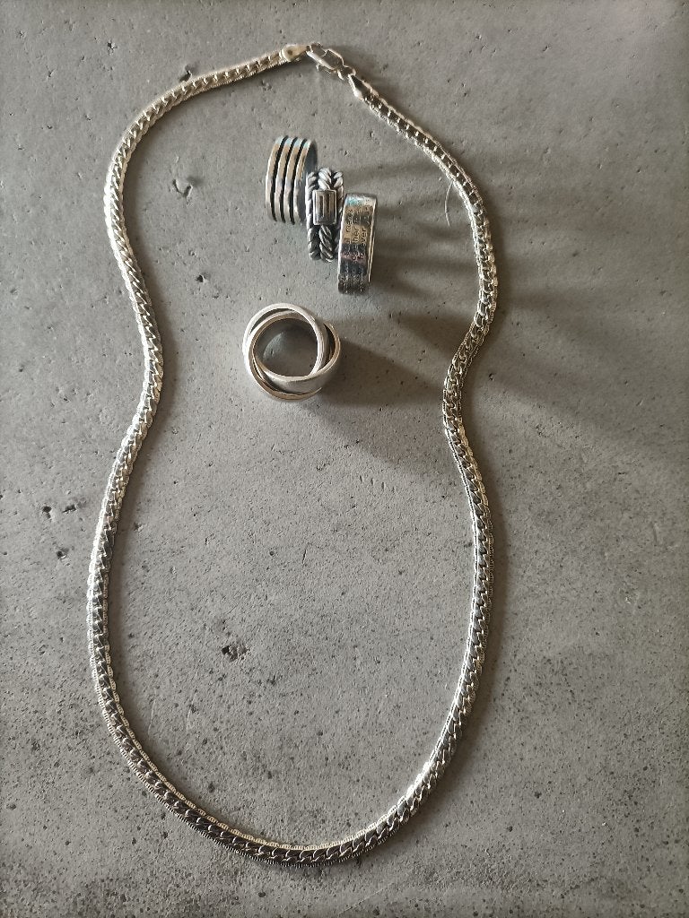 4 zilveren ringen en 1 ketting 925    73 gram, 18 tot 19, Gebruikt, Ophalen of Verzenden, Dame of Heer