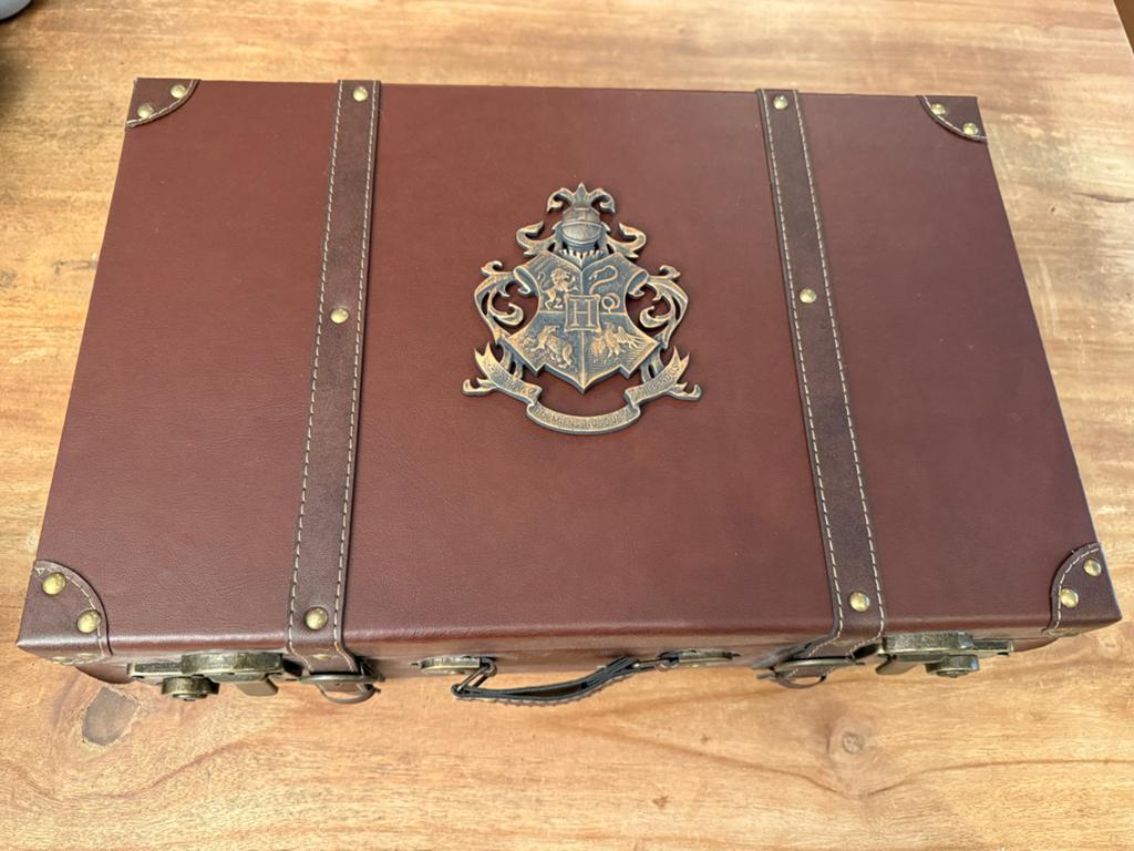 Hogwarts Legacy koffer + inhoud (incl. game), 1 speler, Ophalen of Verzenden, Zo goed als nieuw, Role Playing Game (Rpg)