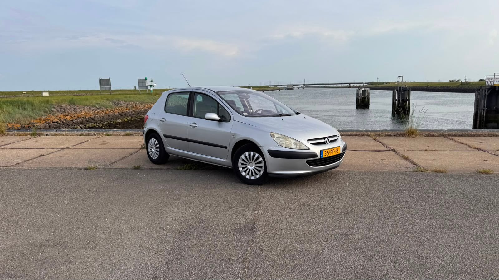 Peugeot 307 1.6 16V 5DR 2004 Grijs, Auto's, Voorwielaandrijving, 4 cilinders, 610 kg, 1200 kg