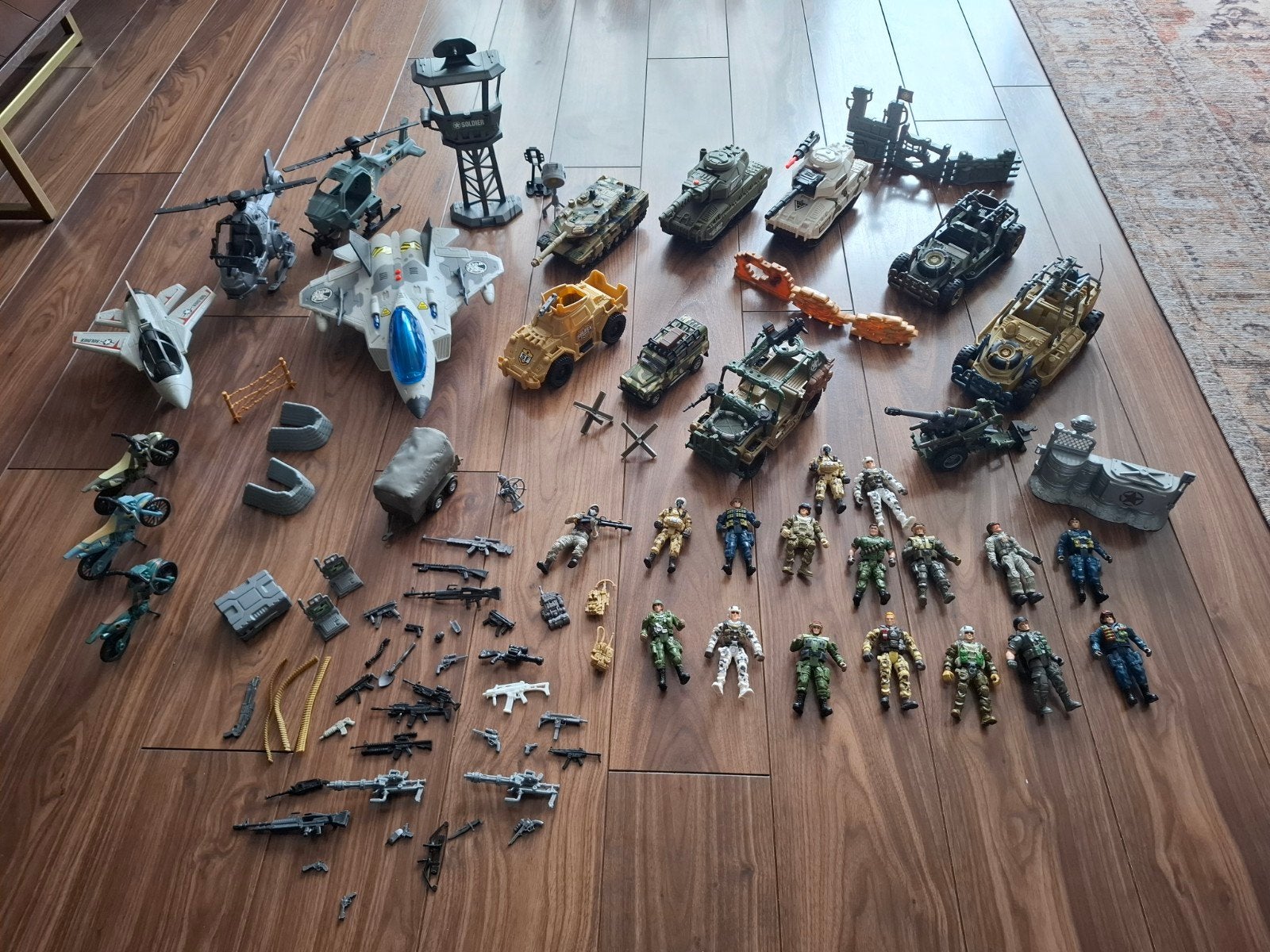 Grote collectie militaire speelgoedvoertuigen en figuren, Ophalen, Gebruikt