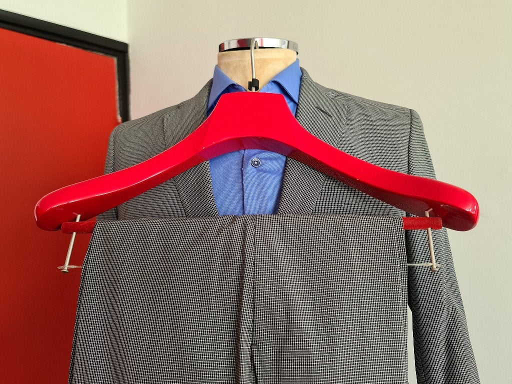 Corneliani kostuum met grijze kleur maat 50, Kleding | Heren, Corneliani, Maat 48/50 (M), Ophalen of Verzenden, Zo goed als nieuw