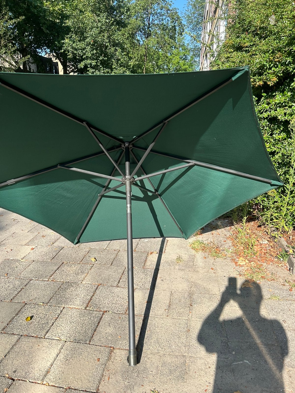 Mooi parasol sterk LET OP ZONDER VOET STAAN, Ophalen, Zo goed als nieuw