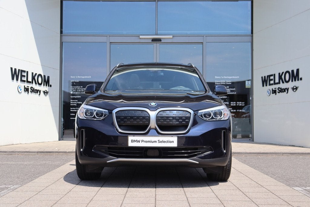 BMW iX3 Executive / Achteruitrijcamera / Stoelverwarming / L, Achterwielaandrijving, Gebruikt, Zwart, 436 min
