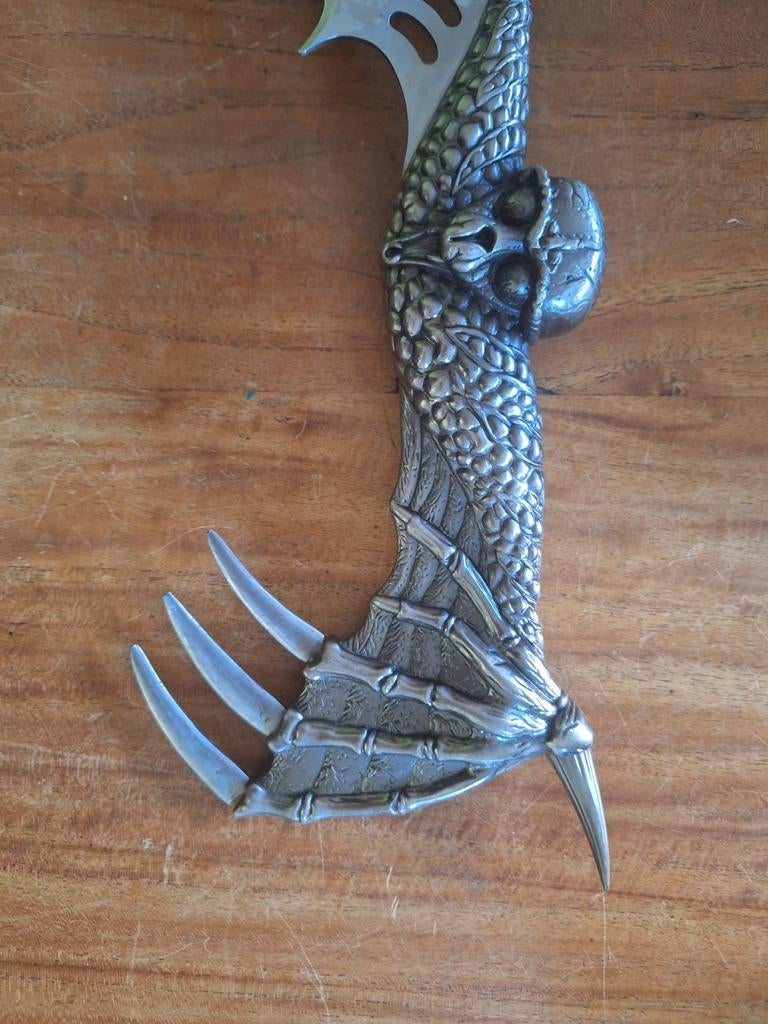 Decoratief fantasy mes met drakenklauw en schedel, Ophalen, Gebruikt