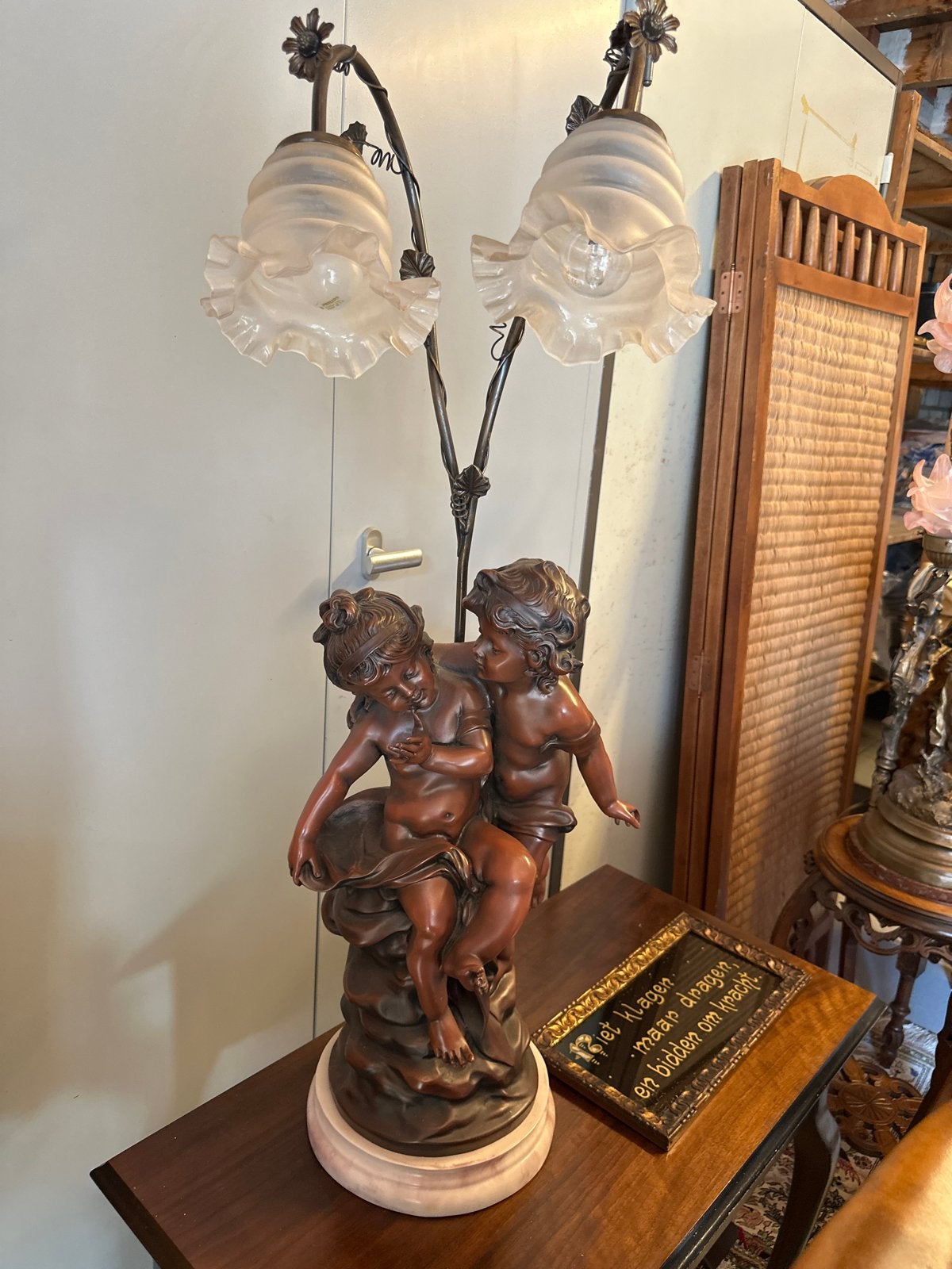 Prachtige Art Nouveau Tafellamp Young Lovers" naar A. Moreau, Antiek en Kunst, Antiek | Lampen, Ophalen