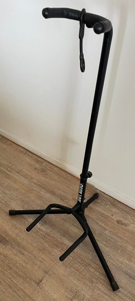 GITAAR STANDAARD inschuifbaar. In Nieuwstaat., Muziek en Instrumenten, Standaards, Ophalen, Zo goed als nieuw, Instrumentstandaard