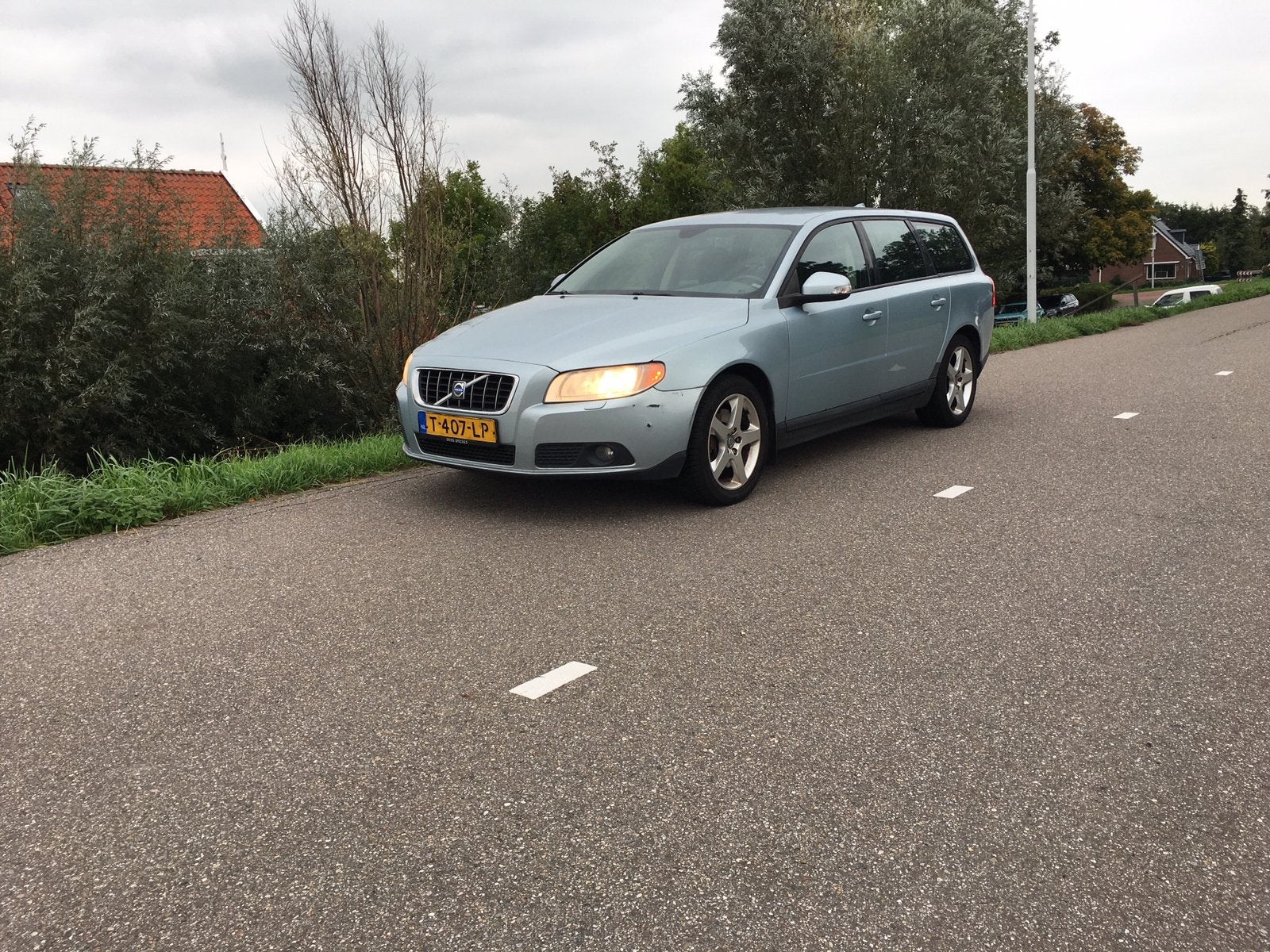 Volvo V70 2.5 T AUT 2007 model lll + Nwe Distri youngtimer., Auto's, Euro 5, 1800 kg, Zwart, Stoelverwarming