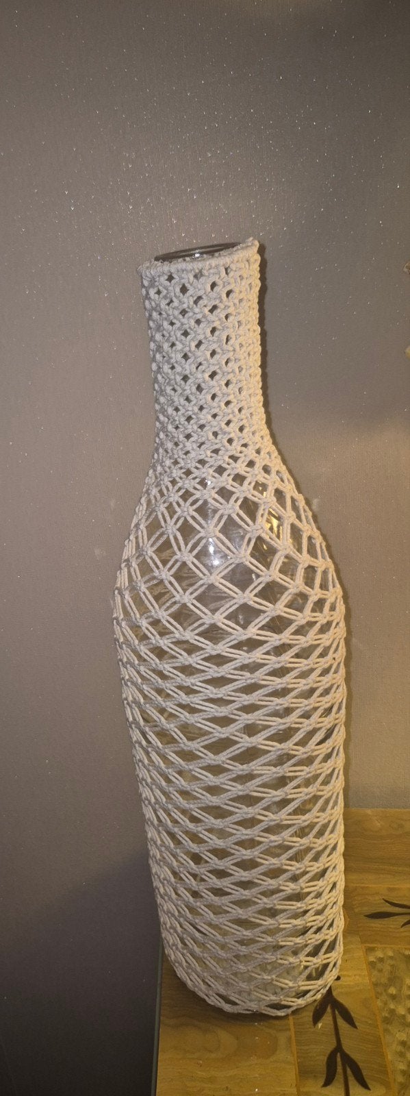 macrame spaarpotfles 55cm.alle munten passen erin.5cent €2, Huis en Inrichting, Ophalen, 55 cm