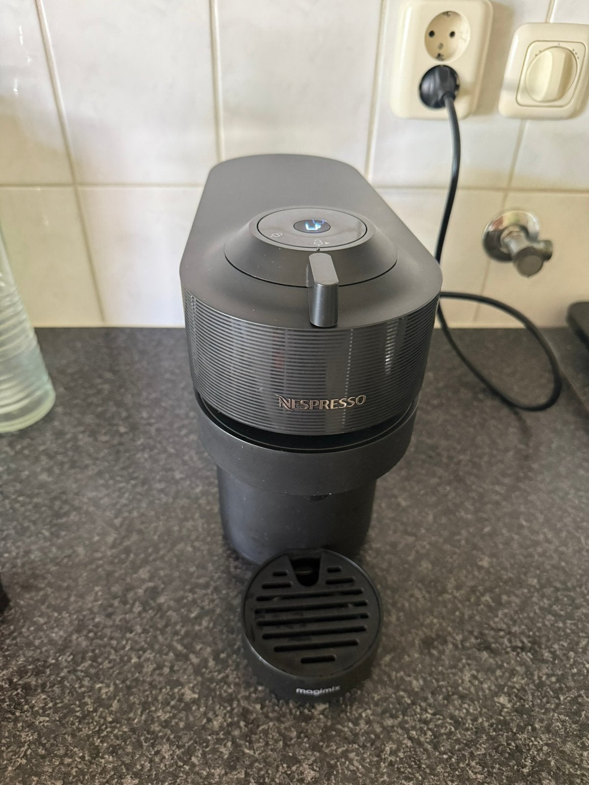 Nespresso Vertuo Pop Coffee Machine, Espresso apparaat, Ophalen of Verzenden, Zo goed als nieuw, 1 kopje