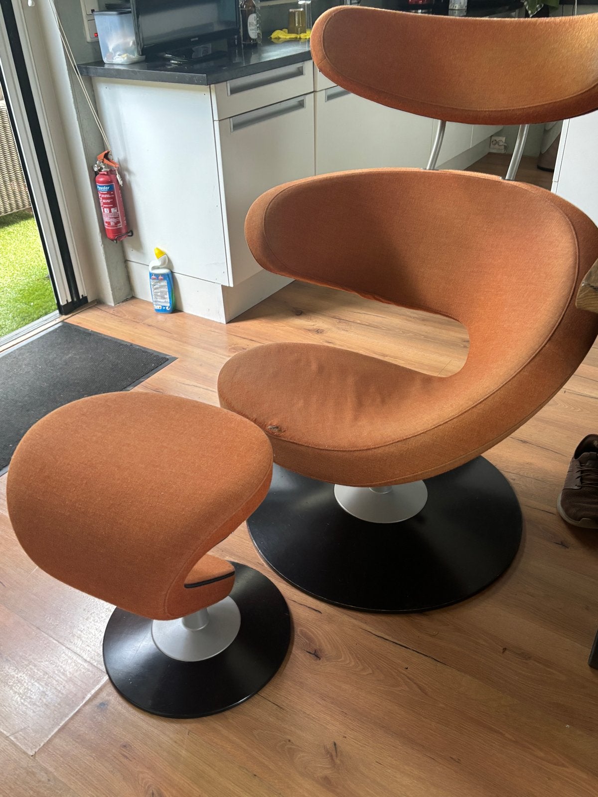Stokke Peel Relaxfauteuil met Voetenbank - Oranje, Ophalen, Gebruikt, Stof, 75 tot 100 cm