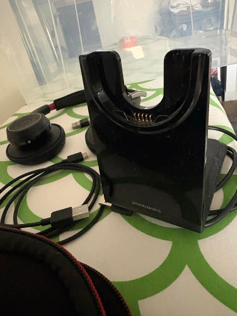 Poly Voyager Focus UC Bluetooth Headset met Oplaadstation, Computers en Software, Ophalen of Verzenden, Zo goed als nieuw