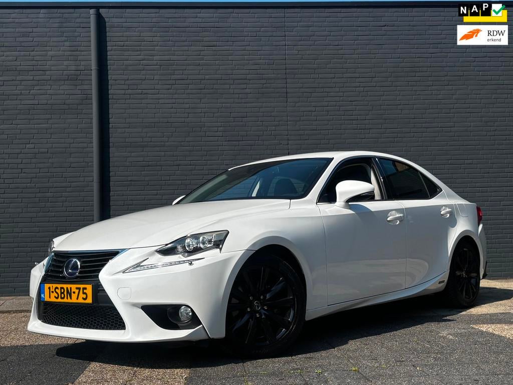 Lexus IS 300H Luxury | Camera | Stoel en Stuurverwarming, Auto's, Lexus, Automaat, Euro 5, Achterwielaandrijving, Gebruikt