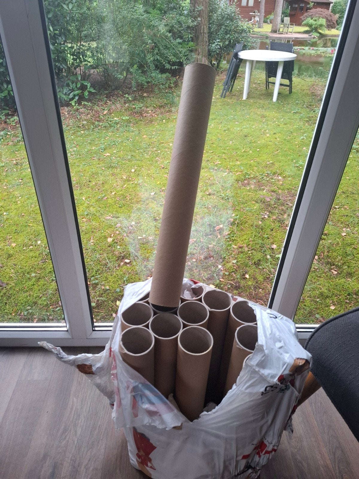 Poster kokers, Ophalen