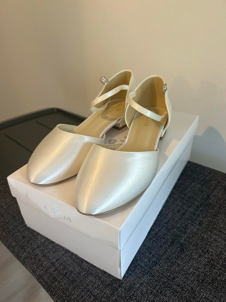 Nieuwe Avalia Sissi trouwschoenen - Ivoor satijn, maat 40, Kleding | Dames, Ophalen, Zo goed als nieuw, Overige kleuren, Schoenen