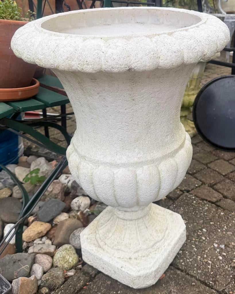 Kunststoffen grote louvrevaas 25 euro, Tuin en Terras, Tuinvazen, Ophalen, Zo goed als nieuw