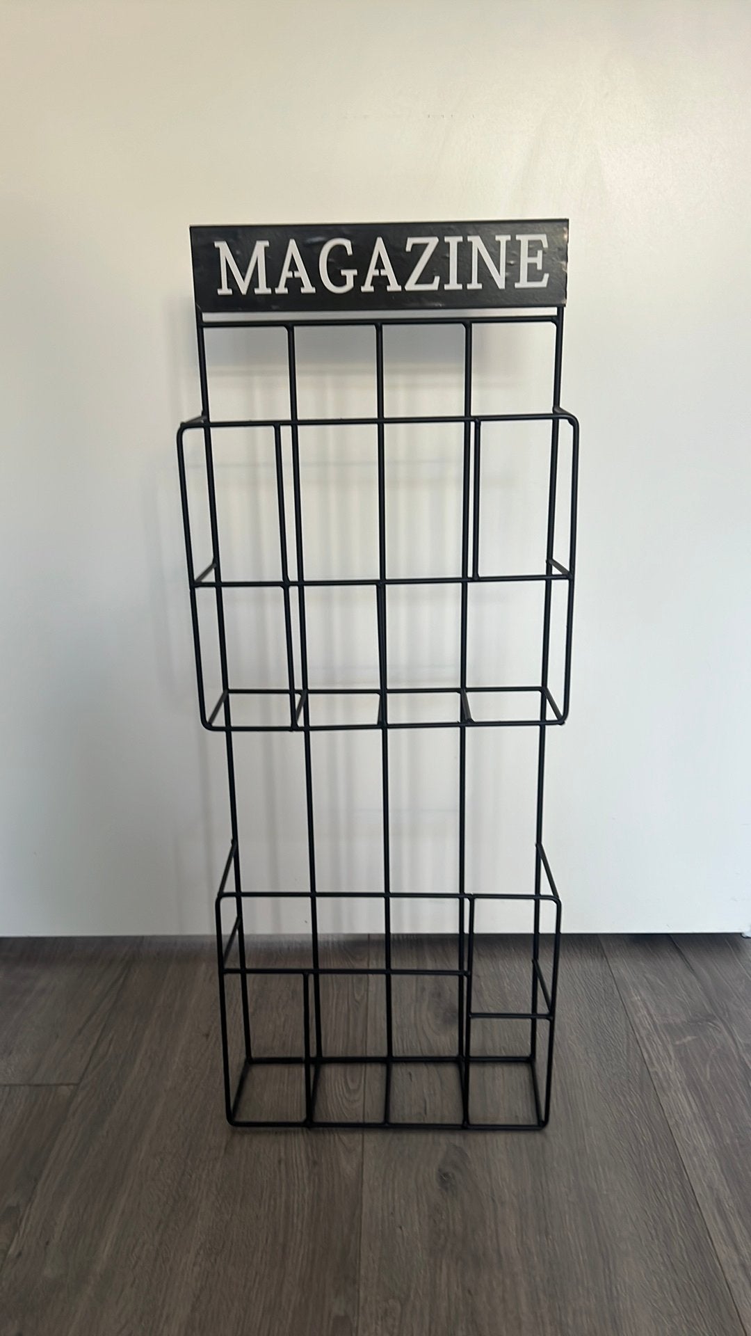 Zwart metalen tijdschriftenrek 'MAGAZINE' - 66x25x8.5cm, Meerdere vakken, Metaal, Modern, Ophalen of Verzenden