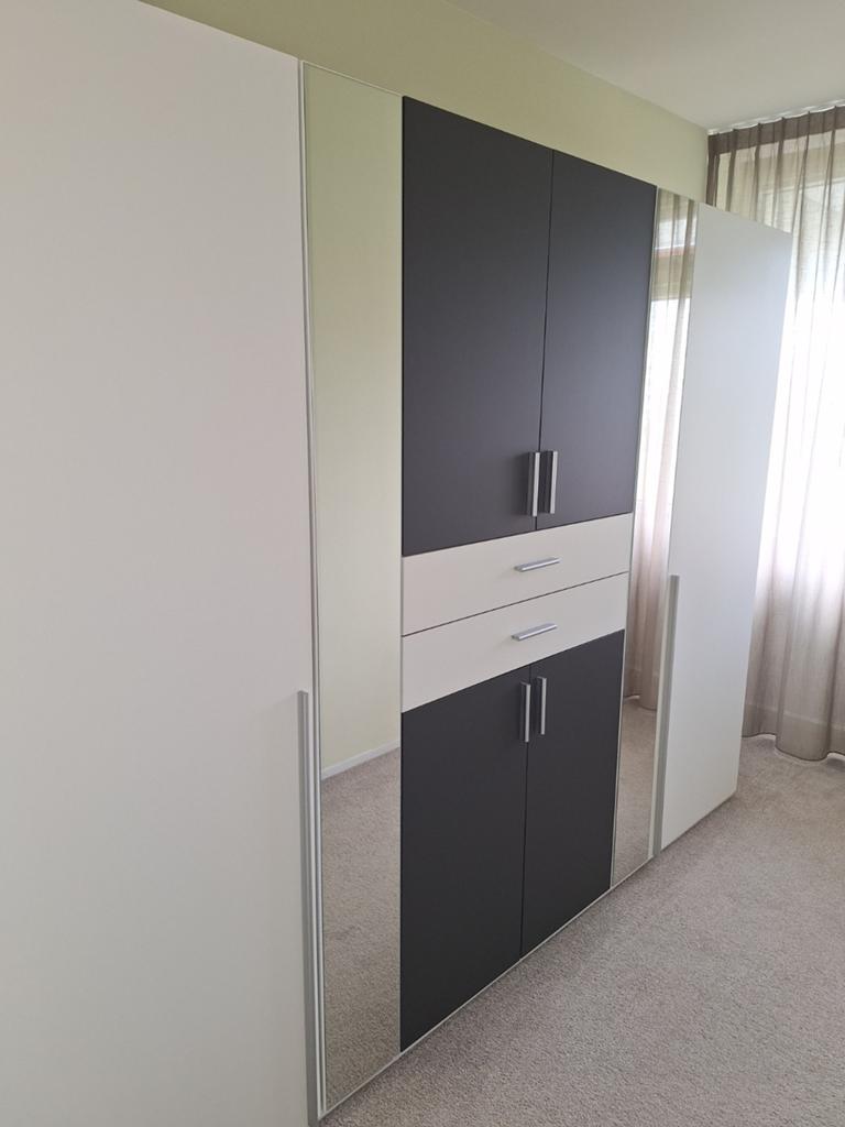 Linnenkast zwart/wit met spiegels, Huis en Inrichting, Kasten | Kledingkasten, 200 cm of meer, Zo goed als nieuw, 200 cm of meer