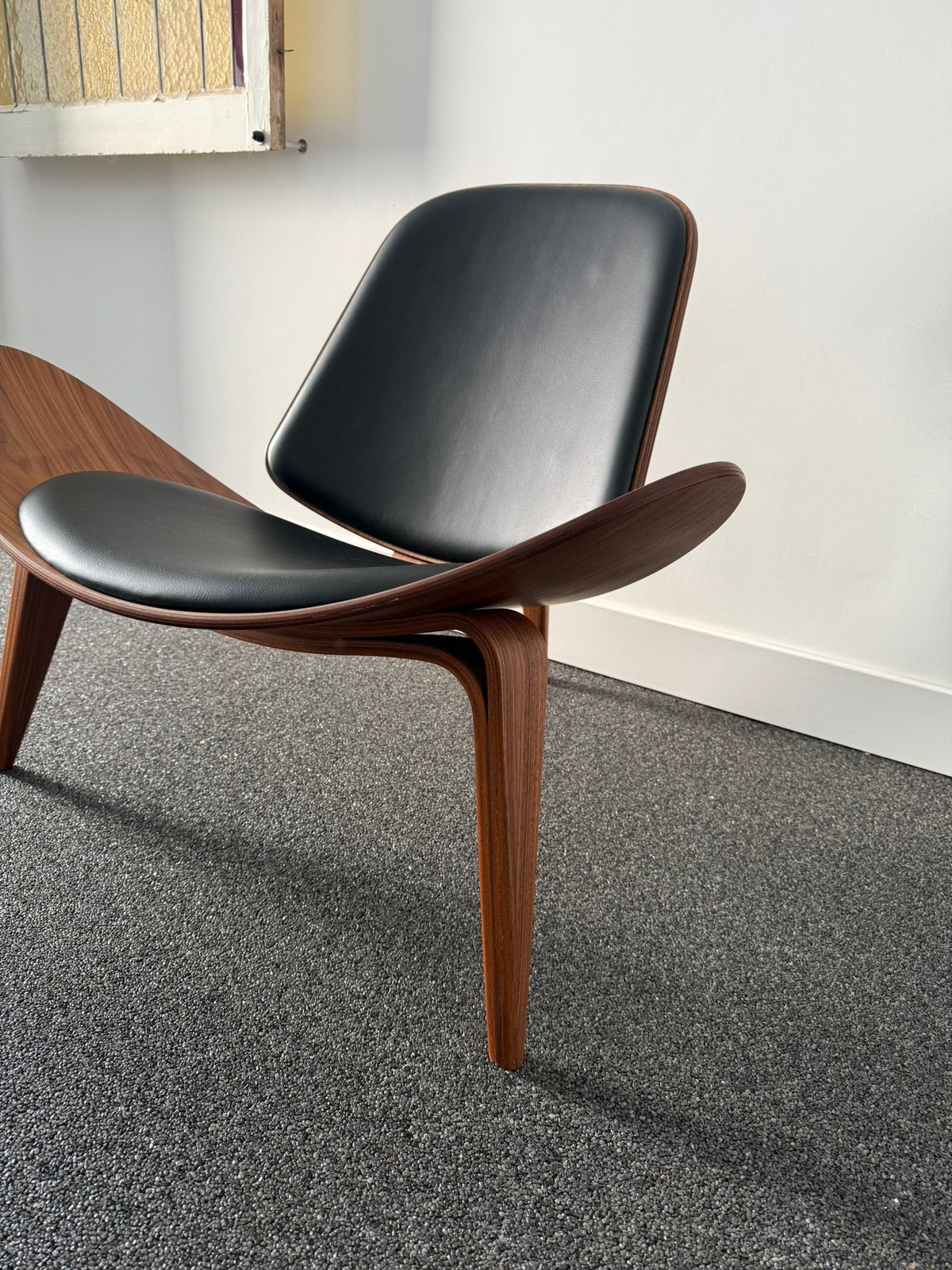 CH07 Shell Chair — Hans J. Wegner, Carl Hansen & Son, Ophalen, -, Nieuw, Leer