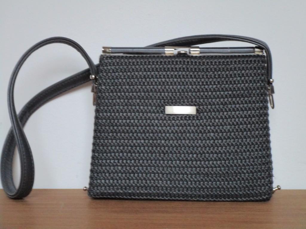 Nr.209: Mooie Zwarte tas van Esprit strak design met gehaakt, Sieraden, Tassen en Uiterlijk, Tassen | Damestassen, Verzenden, Zo goed als nieuw