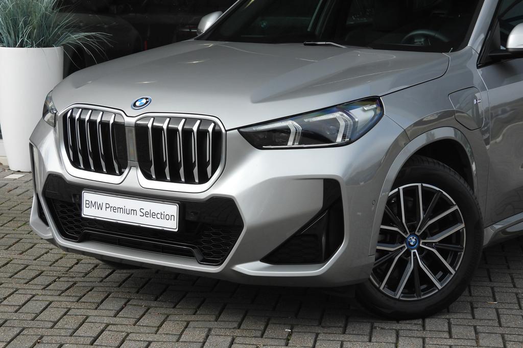 BMW X1 xDrive25e M Sport Automaat / Sportstoelen / Comfort A, Gebruikt, Zwart, Met garantie (alle), Bedrijf