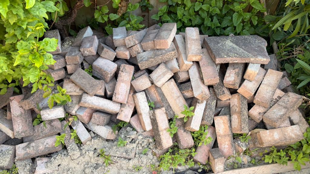 Gratis klinkers 7m2, Ophalen, Gebruikt, Beton, Klinkers