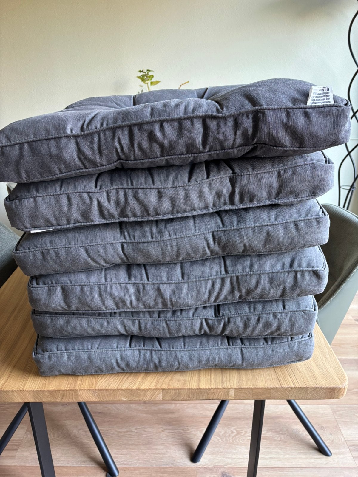 6 Grijze kussens 60x60, Tuin en Terras, Tuinmeubel-accessoires, Ophalen of Verzenden, Zo goed als nieuw