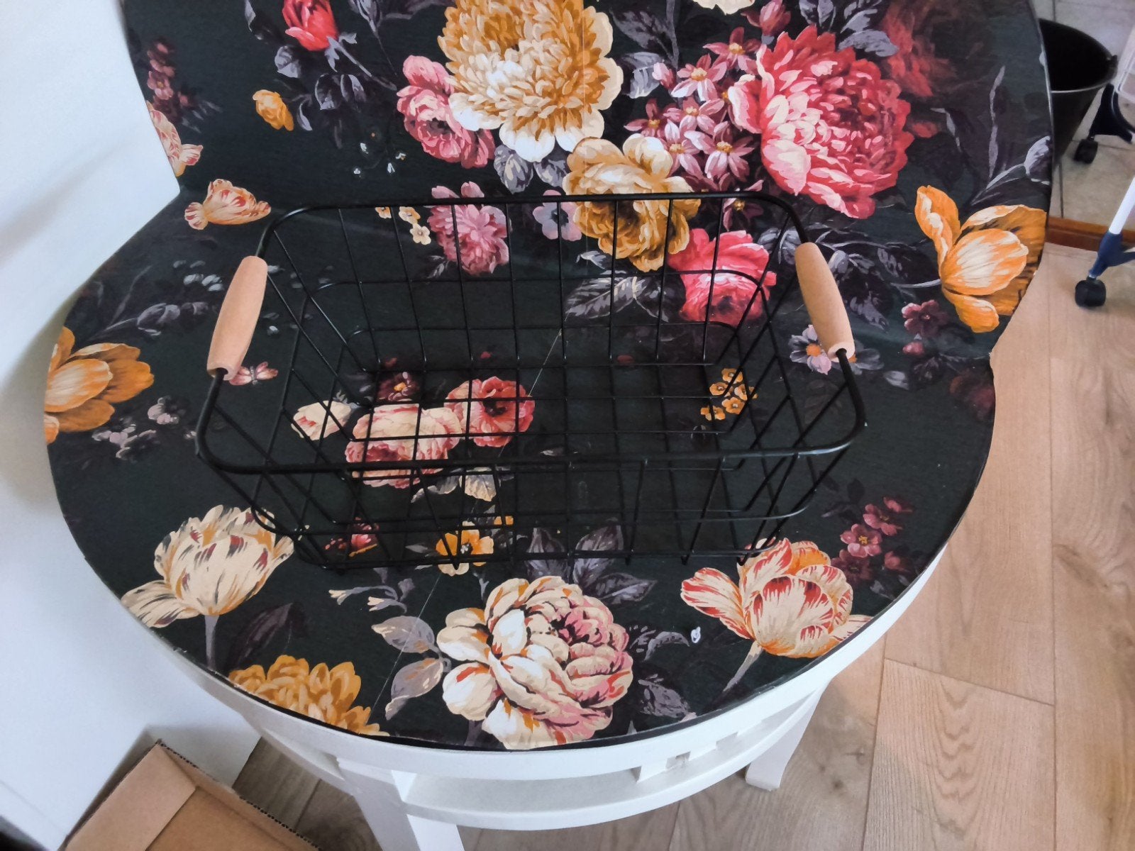 Zwart draadijzeren mandje en dienblad set, Huis en Inrichting, Woonaccessoires | Dienbladen, Ophalen, Zo goed als nieuw, Dienblad