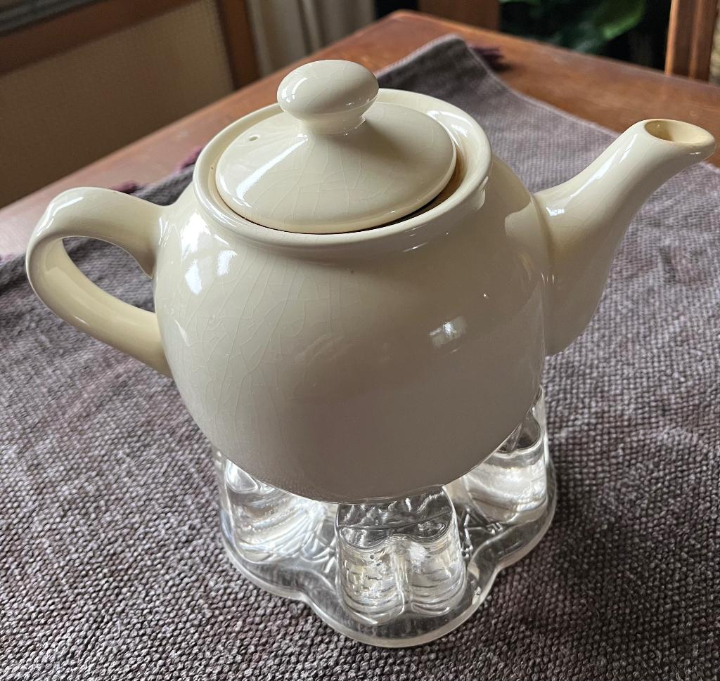 THEEPOT MET WARMHOUDER, Huis en Inrichting, Keuken | Servies, Ophalen, Keramiek, Overige typen, Zo goed als nieuw
