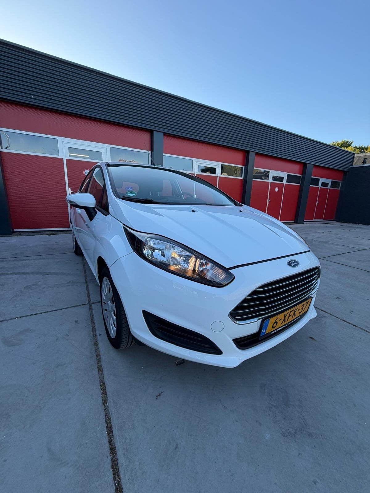 Ford Fiësta 1.0 65PK 5D S/S 2014 Wit, Auto's, 40 €/maand, 525 kg, Origineel Nederlands, Handgeschakeld