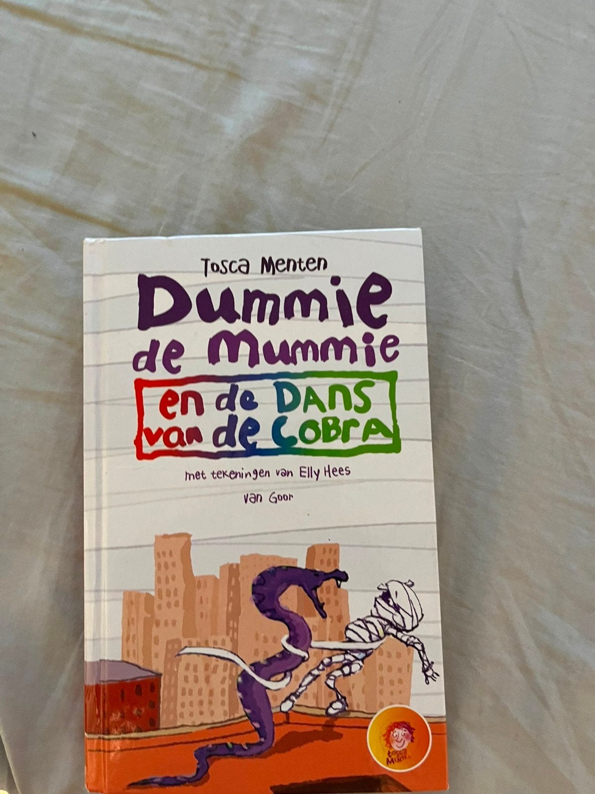 Dummie de Mummie en de Dans van de Cobra - Tosca Menten, Ophalen of Verzenden, Zo goed als nieuw, Tosca Menten, Fictie algemeen