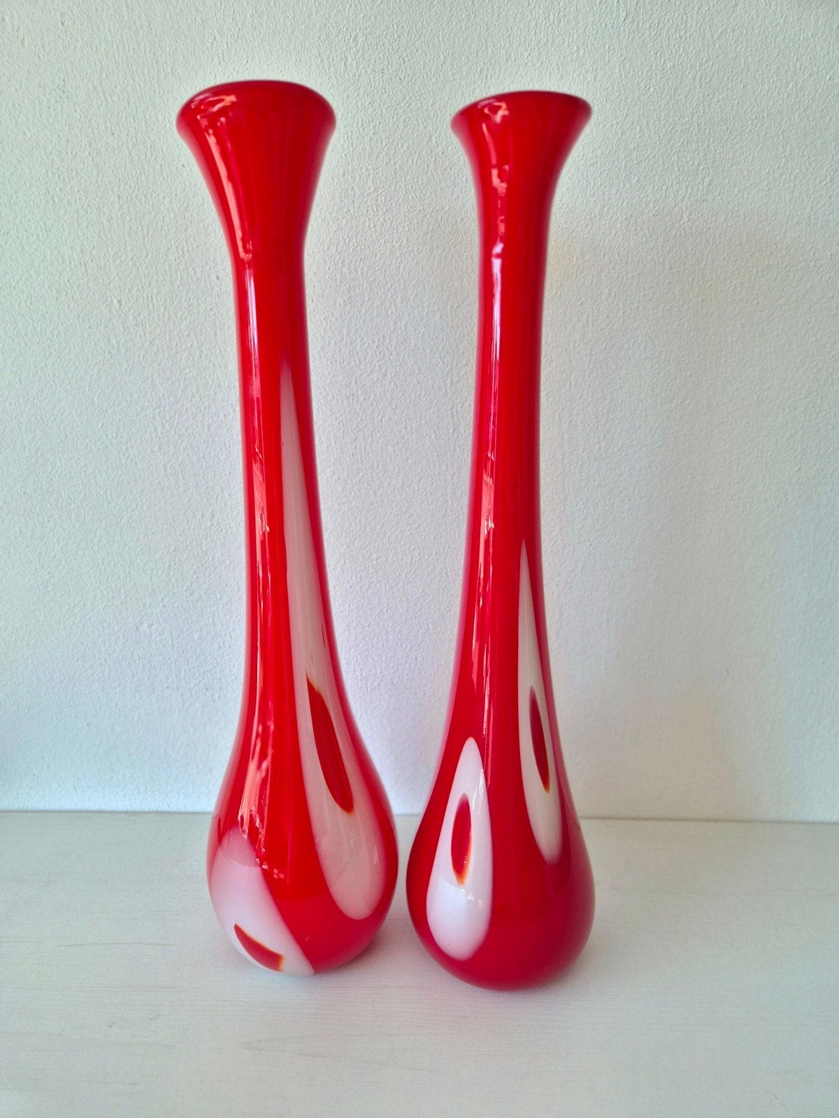 Set 2 XXL Vintage Opaline Vloervazen Rood/Wit - 63 & 64 c, Ophalen