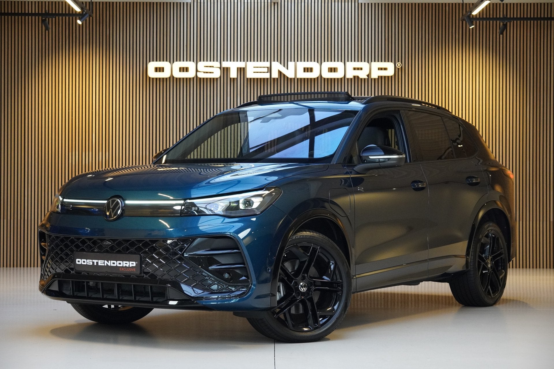 Volkswagen Tiguan 1.5/272pk eHybrid R-Line Blackstyle|2025|P, Auto's, Stof, Zwart, 4 cilinders, 2000 kg