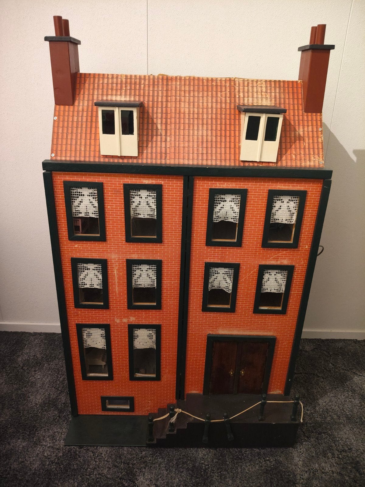 Uniek handgemaakt poppenhuis met elektra, Ophalen, Gebruikt, Poppenhuis