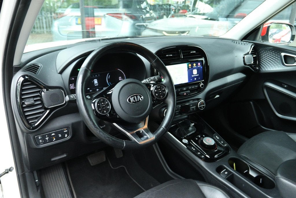 KIA E-SOUL EXECUTIVELINE 64KWH SOH 100% | CARPLAY | CAMERA |, Auto's, 1657 kg, Wit, Leder, 64 kWh